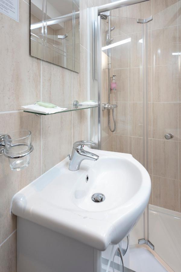 The R Inn Hotel Desborough Luaran gambar